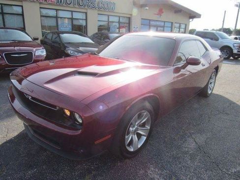 Used 2021 Dodge Challenger SXT w/ Driver Convenience Group RWD image 2