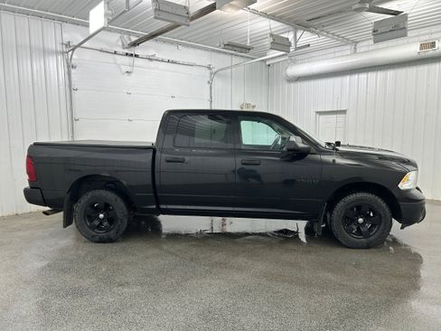 Used 2017 RAM 1500 ST w/ SXT Appearance Group AWD/4WD image 29