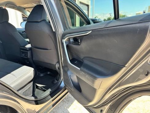 Used 2022 Toyota RAV4 LE AWD/4WD image 23