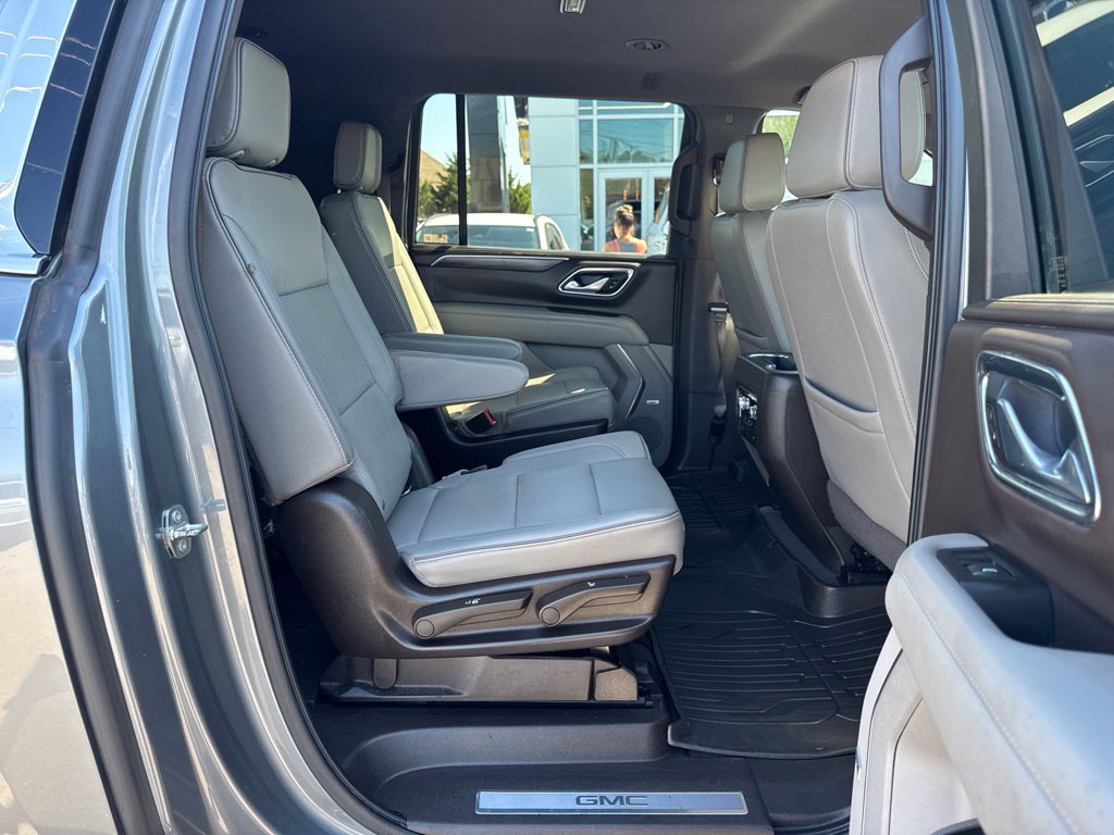 Used 2022 GMC Yukon XL SLT w/ SLT Luxury Package AWD/4WD image 24