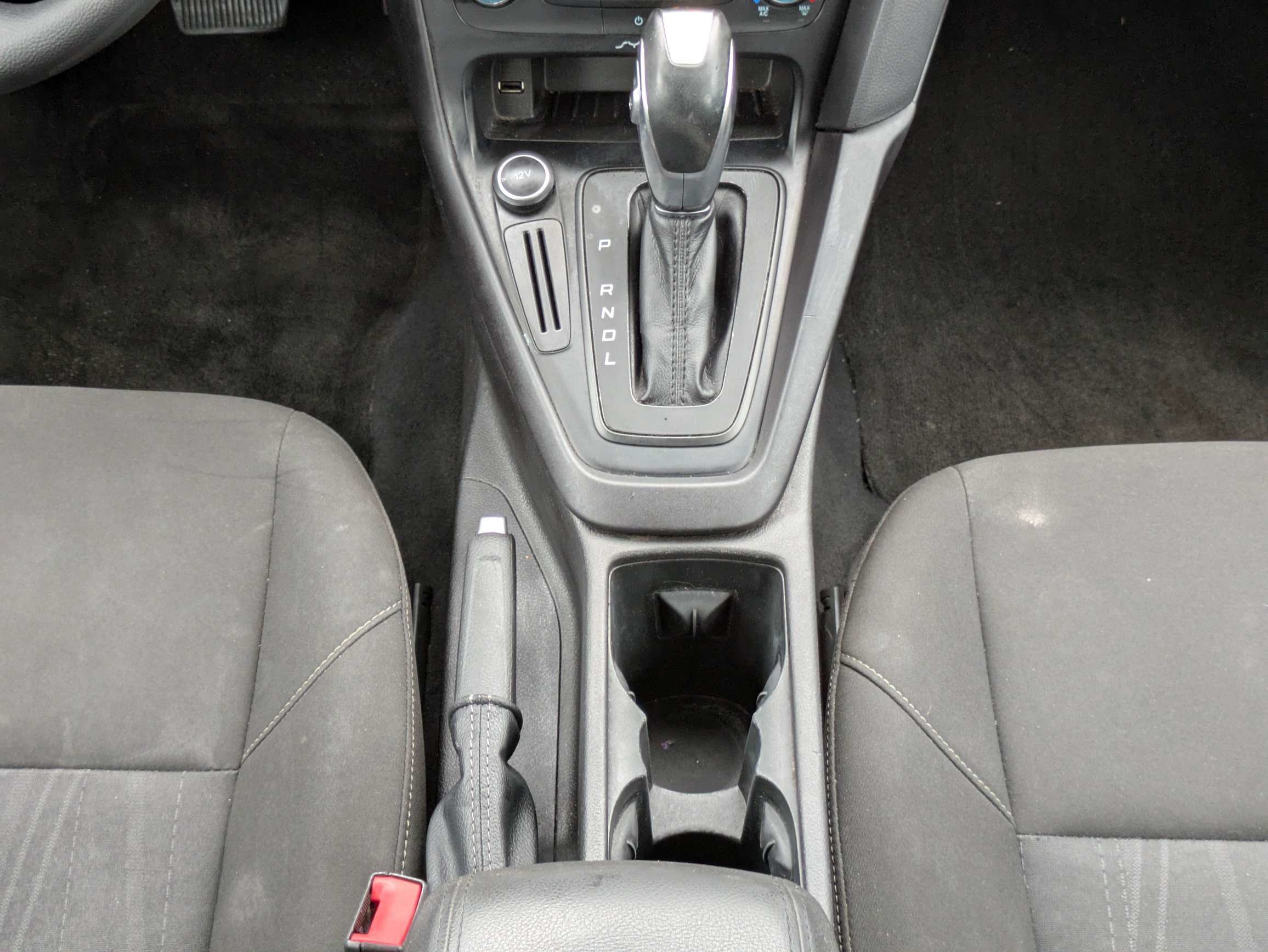 Used 2015 Ford Focus SE FWD image 16