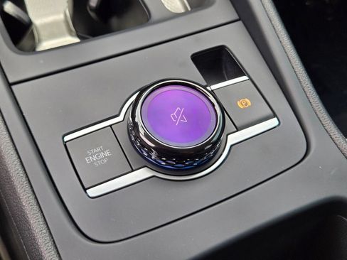 Certified 2025 Volkswagen Tiguan S FWD image 22