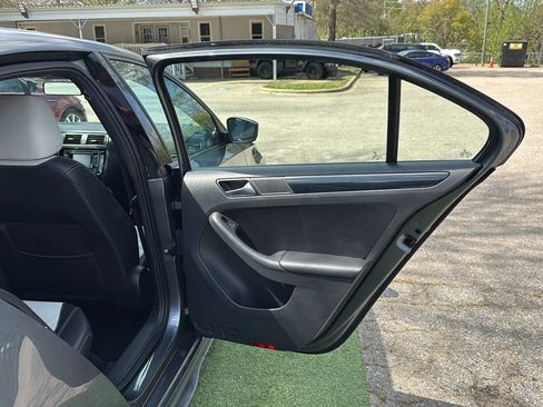 Used 2015 Volkswagen Jetta SE image 21