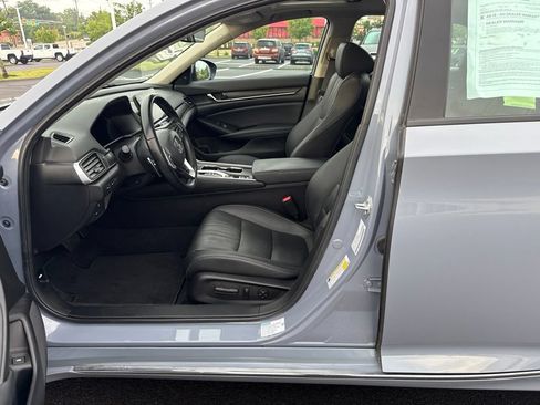 Used 2022 Honda Accord Touring image 9