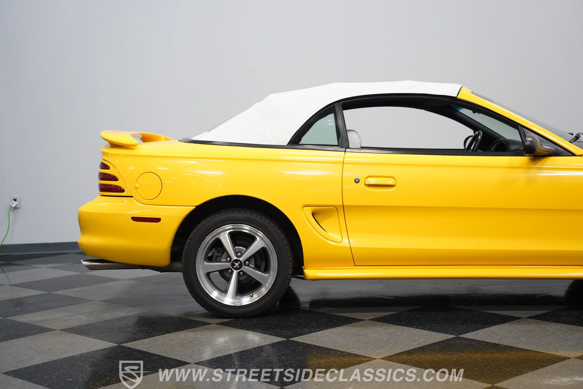 Used 1995 Ford Mustang GT RWD image 27