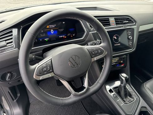 Used 2023 Volkswagen Tiguan SE image 22