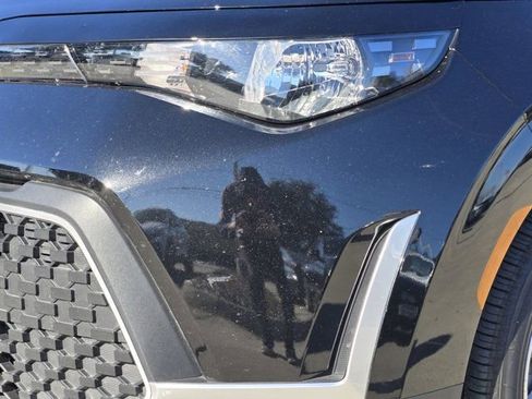 Certified 2025 Kia Soul LX image 9