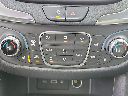 Used 2022 Chevrolet Equinox LT w/ Driver Convenience Package image 28