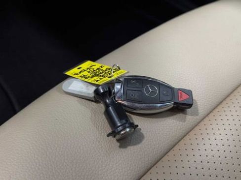 Used 2010 Mercedes-Benz E 350 Sedan image 33