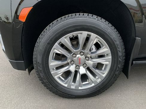 Used 2022 GMC Yukon XL Denali image 11