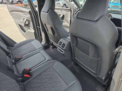 Used 2025 Audi SQ5 Premium Plus image 11