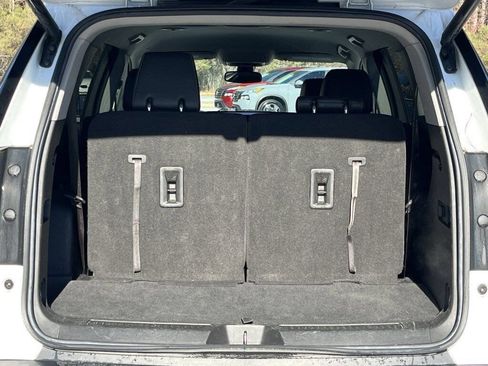 Used 2023 GMC Acadia SLT image 25