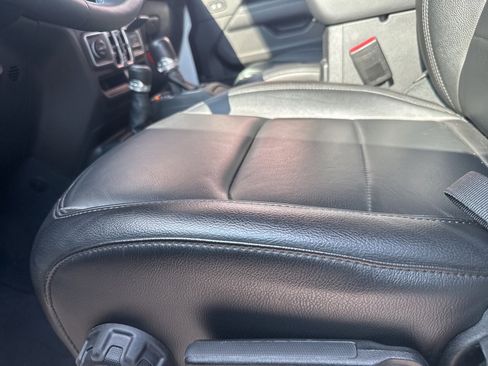 Used 2023 Jeep Wrangler Altitude image 27