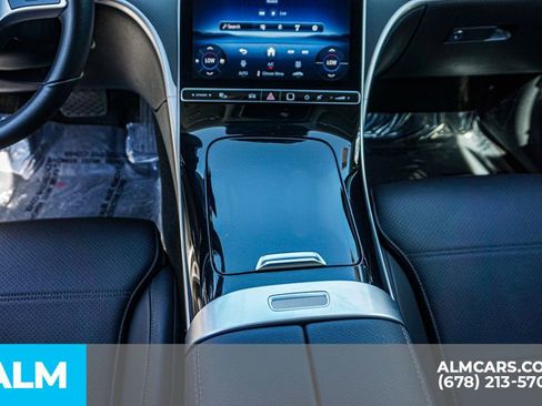 Used 2025 Mercedes-Benz C 300 Sedan image 39