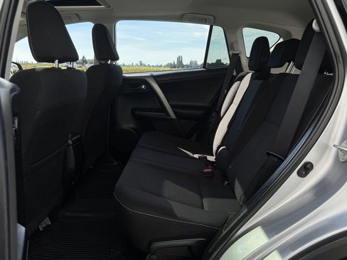Used 2016 Toyota RAV4 XLE AWD/4WD image 26