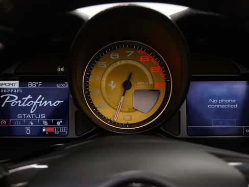 Used 2019 Ferrari Portofino RWD image 22