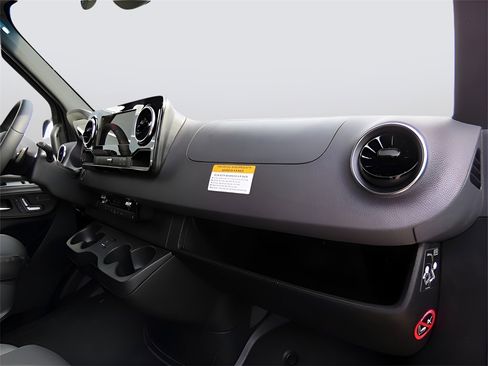 Used 2024 Mercedes-Benz Sprinter 2500 image 44