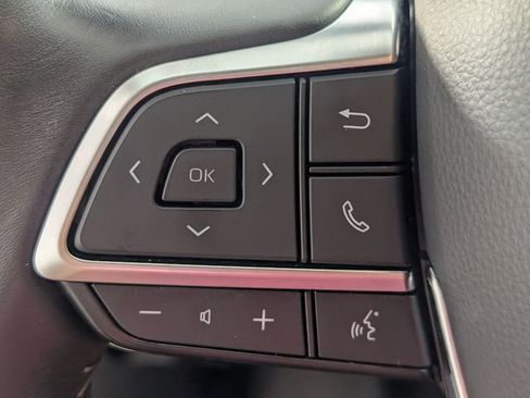 Used 2021 Toyota Highlander XLE image 16