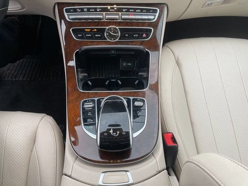Used 2019 Mercedes-Benz E 300 4MATIC image 21