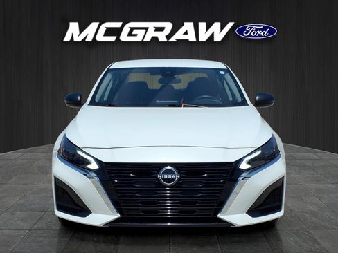 Used 2024 Nissan Altima 2.5 SV FWD image 3