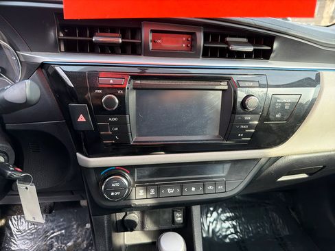 Used 2016 Toyota Corolla LE CVT image 13