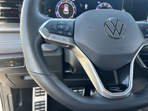 Certified 2025 Volkswagen Tiguan SE R-Line AWD/4WD image 21