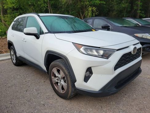 Used 2021 Toyota RAV4 XLE FWD image 1