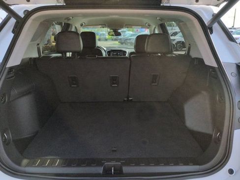 Used 2024 GMC Terrain SLT w/ Tech Package FWD image 13
