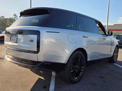 Used 2023 Land Rover Range Rover Long Wheelbase SE image 13