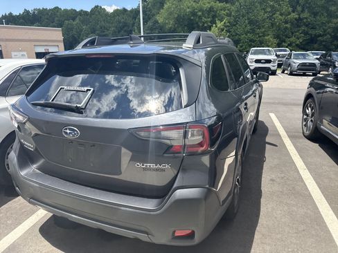 Used 2024 Subaru Outback Premium AWD/4WD image 7