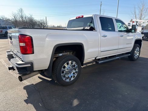 Used 2019 GMC Sierra 2500 Denali w/ Duramax Plus Package image 6