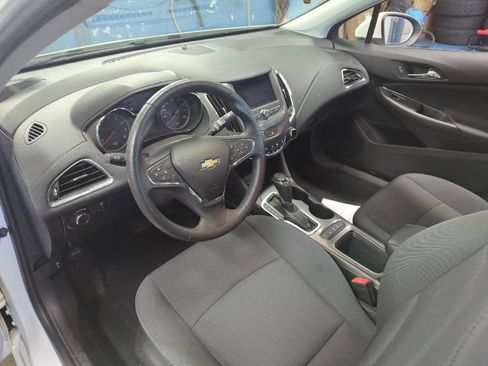 Used 2019 Chevrolet Cruze LT w/ Convenience Package image 4