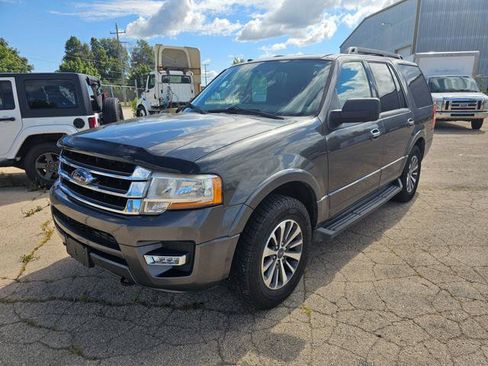 Used 2016 Ford Expedition XLT w/ Equipment Group 202A AWD/4WD image 1