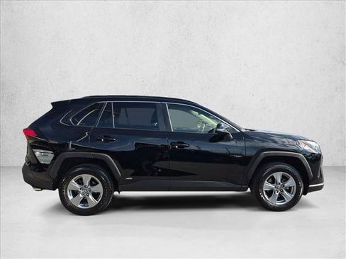 Used 2024 Toyota RAV4 LE AWD/4WD image 4