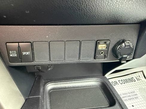 Used 2017 Toyota RAV4 XLE w/ Carpet Mat Package AWD/4WD image 10