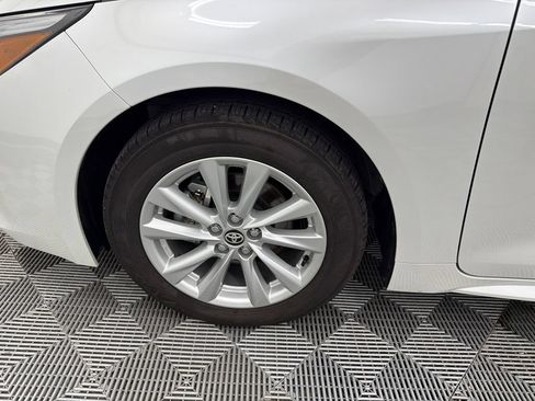 Used 2025 Toyota Corolla SE w/ SE Package FWD image 11