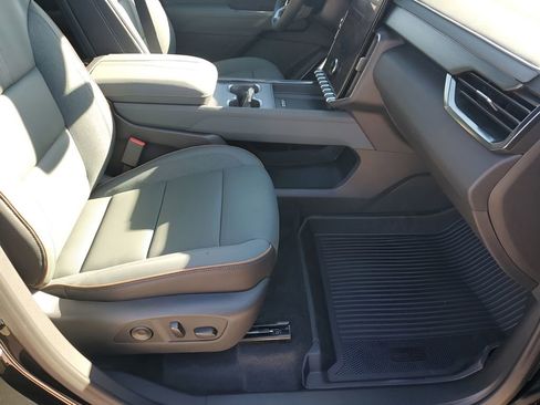 New 2026 GMC Acadia AT4 w/ Luxury Package AWD/4WD image 18