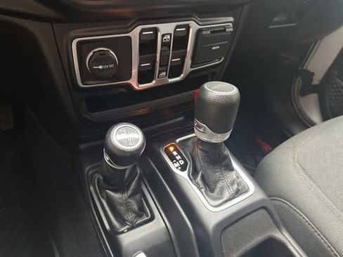 Used 2023 Jeep Gladiator Sport image 28