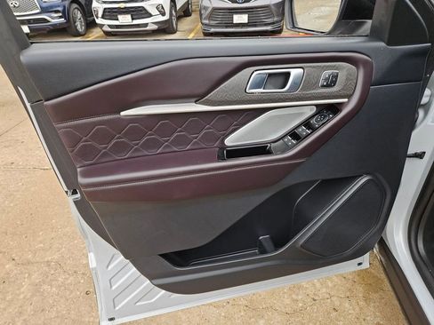 Used 2025 Ford Explorer Platinum w/ LUX Leather Package AWD/4WD image 14