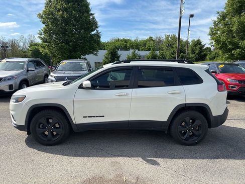 Used 2019 Jeep Cherokee Latitude Plus AWD/4WD image 4