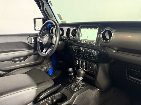 Used 2022 Jeep Wrangler Unlimited Sahara AWD/4WD image 32