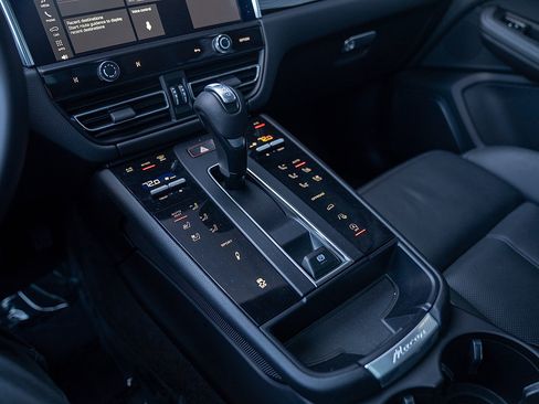 Certified 2023 Porsche Macan S image 13