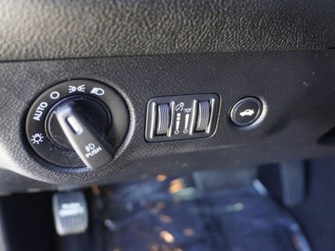 Used 2022 Dodge Challenger R/T image 19