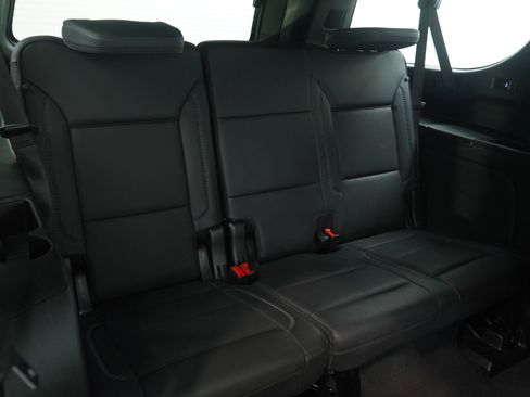 Used 2022 GMC Yukon XL Denali w/ Denali Premium Package image 16