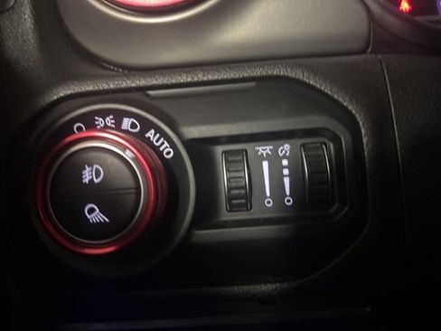 Used 2021 Jeep Gladiator Willys image 39