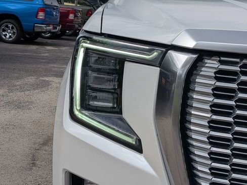 Used 2021 GMC Yukon Denali w/ Denali Premium Package RWD image 10
