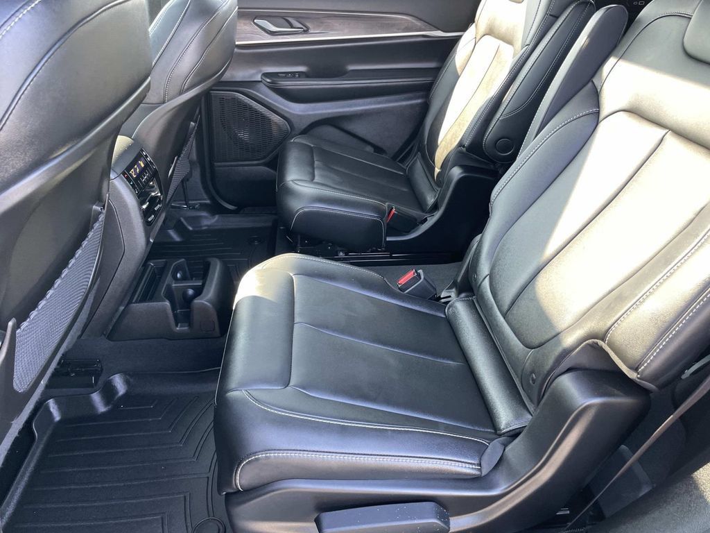 Used 2024 Jeep Grand Cherokee L Limited w/ Black Appearance Package RWD image 12