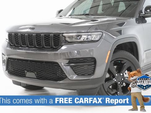 Used 2025 Jeep Grand Cherokee Altitude AWD/4WD image 2