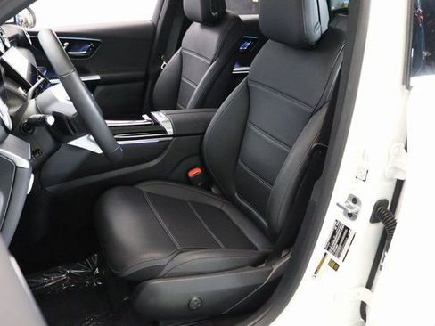 Used 2025 Mercedes-Benz GLC 300 4MATIC image 16