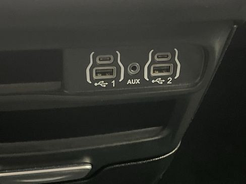 Used 2025 Chrysler Pacifica Select image 24